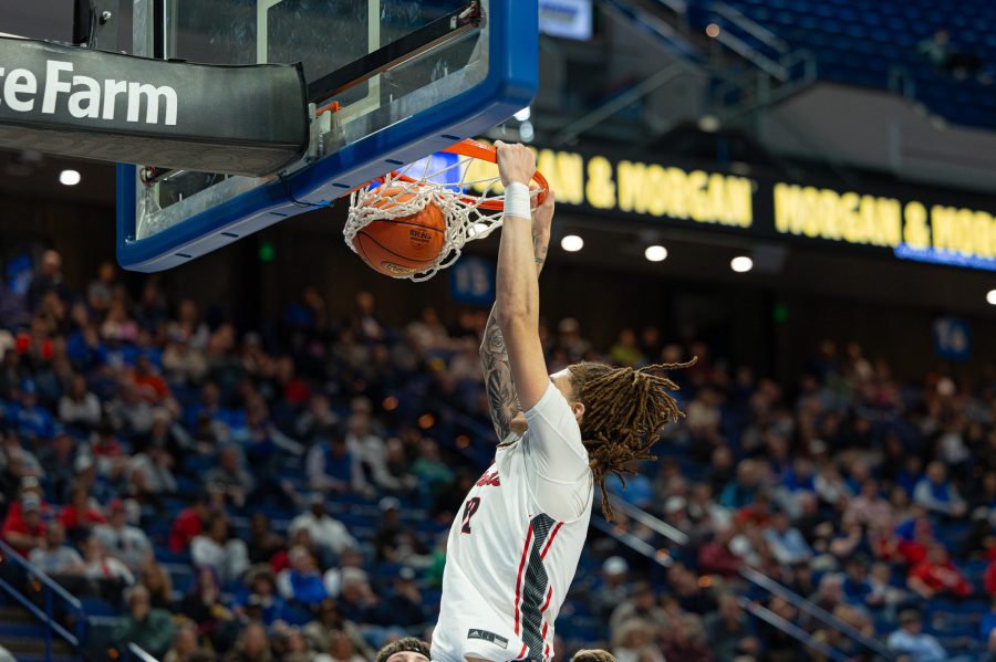 Amari Bartelson throws down a dunk vs. Johnson Central in the Sweet 16 at Rupp Arena on March 19, 2026.